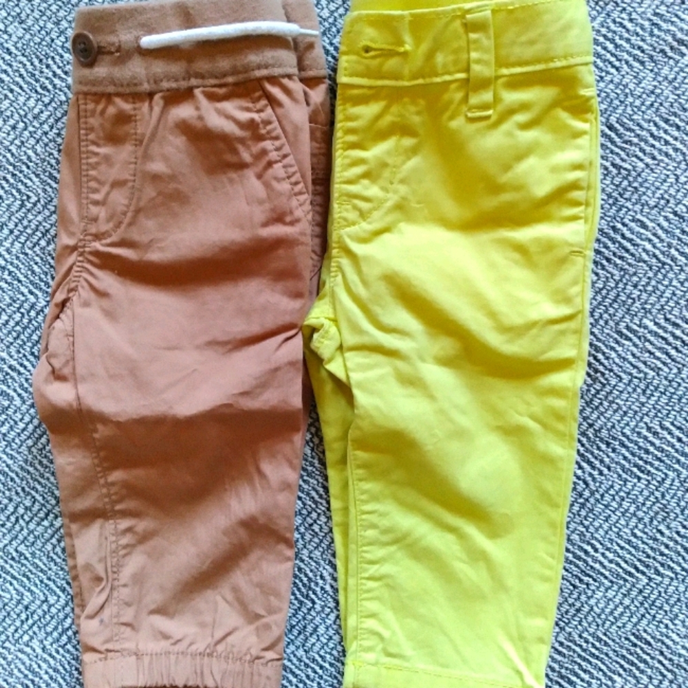 2 Lot Gap pants 6-12mnths